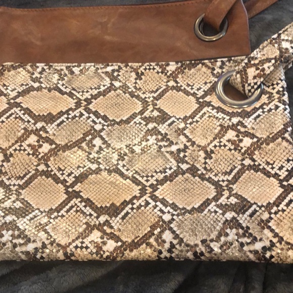 Cute Clutch bag in snakeskin - Picture 10 of 15